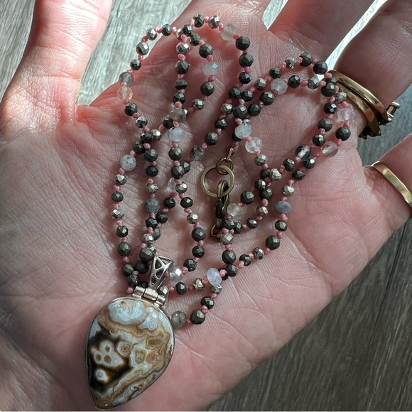 Handmade hand knotted mixed gemstone necklace with jasper pendant - Picture 3 of 9